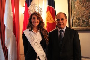 Camila Andrade, Miss Chile 2013, visita la Embajada de Indonesia